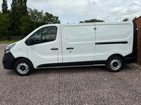 VAUXHALL VIVARO