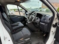 VAUXHALL VIVARO