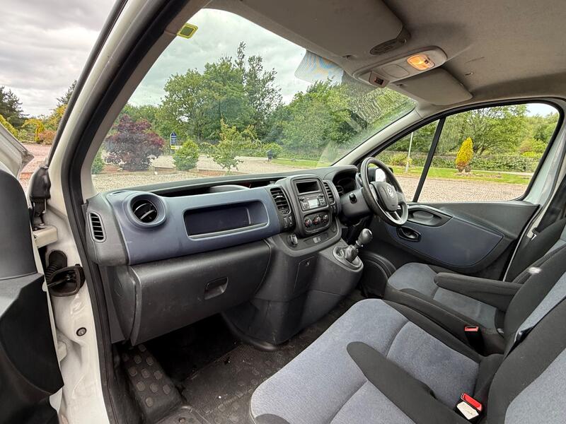 VAUXHALL VIVARO
