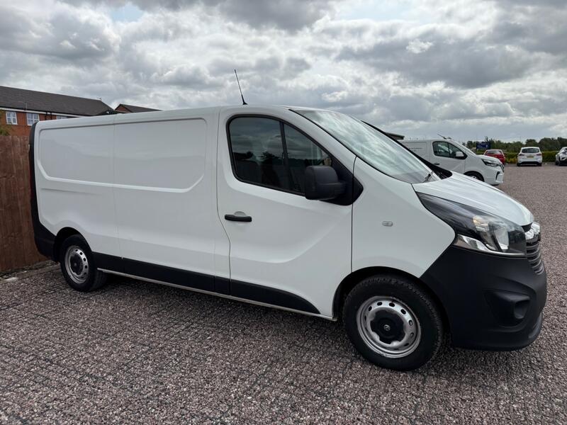 VAUXHALL VIVARO