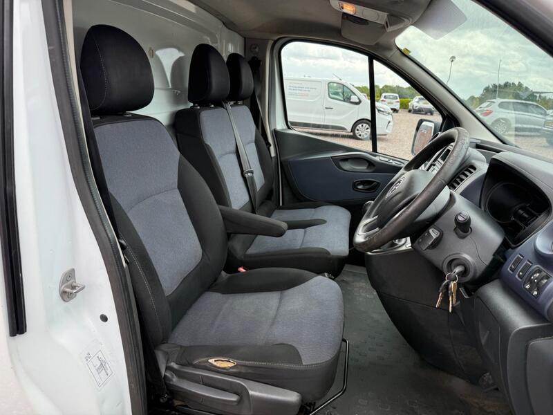 VAUXHALL VIVARO