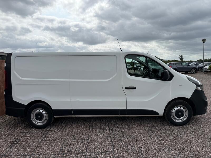 VAUXHALL VIVARO