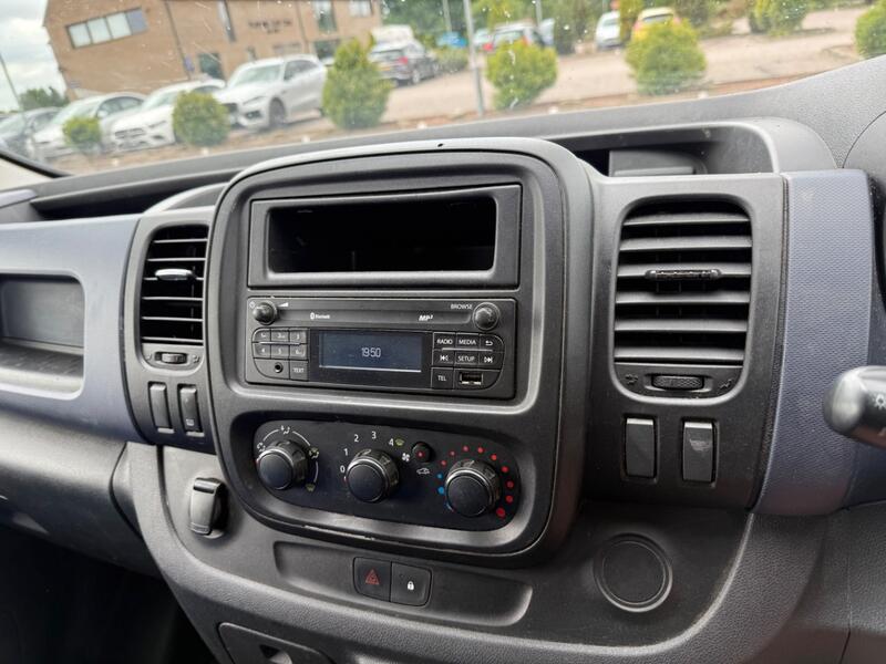 VAUXHALL VIVARO