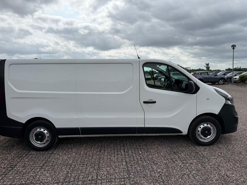 VAUXHALL VIVARO
